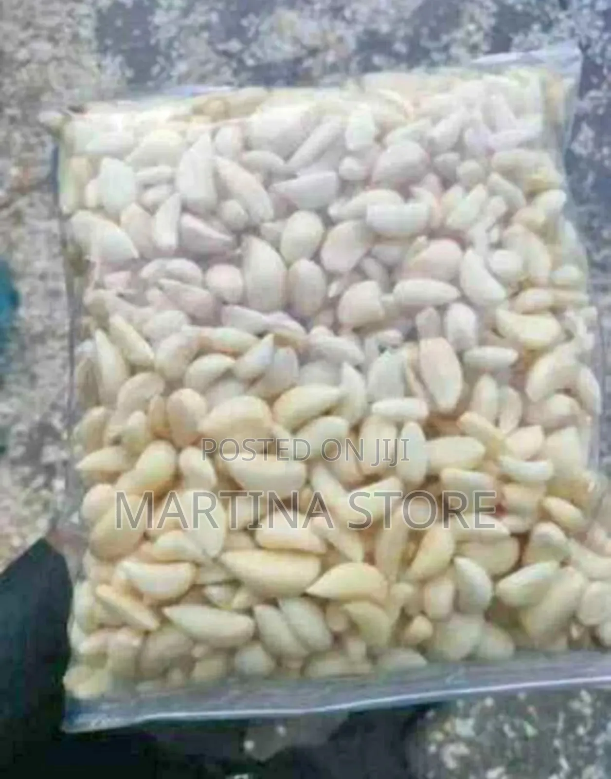 የተላጠ ነጭሽንኩርት