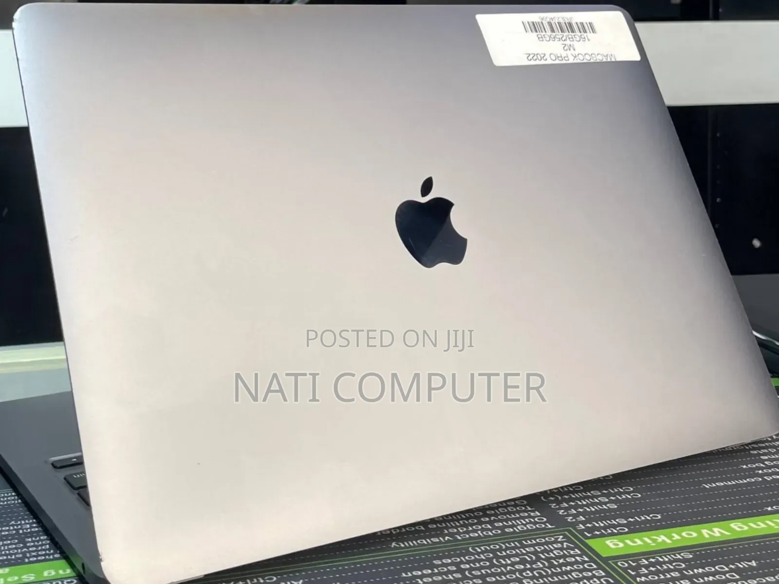 New Laptop Apple MacBook Pro 2022 M2 16GB Apple M2 SSD 256GB
