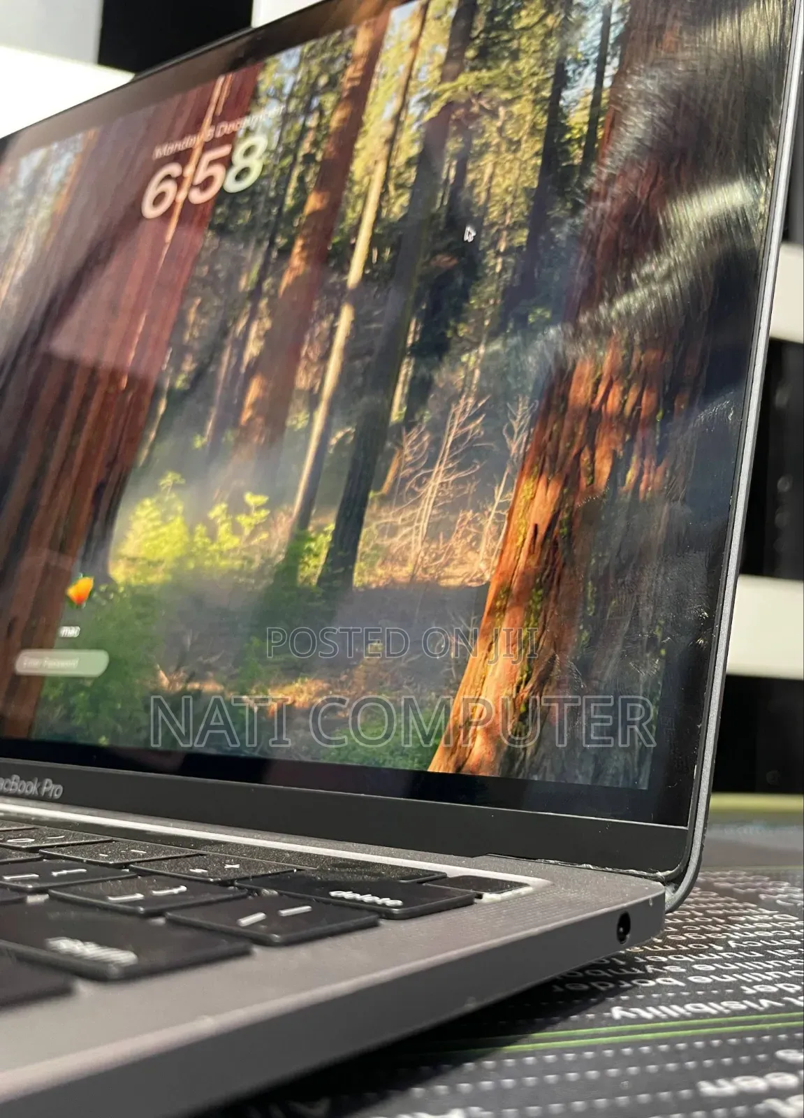 New Laptop Apple MacBook Pro 2022 M2 16GB Apple M2 SSD 256GB