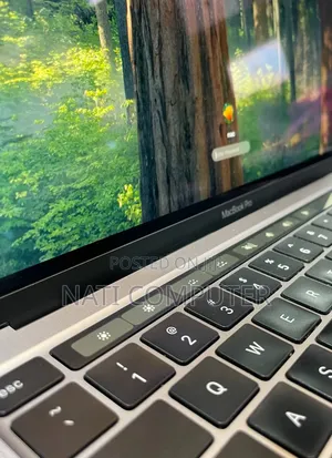 New Laptop Apple MacBook Pro 2022 M2 16GB Apple M2 SSD 256GB