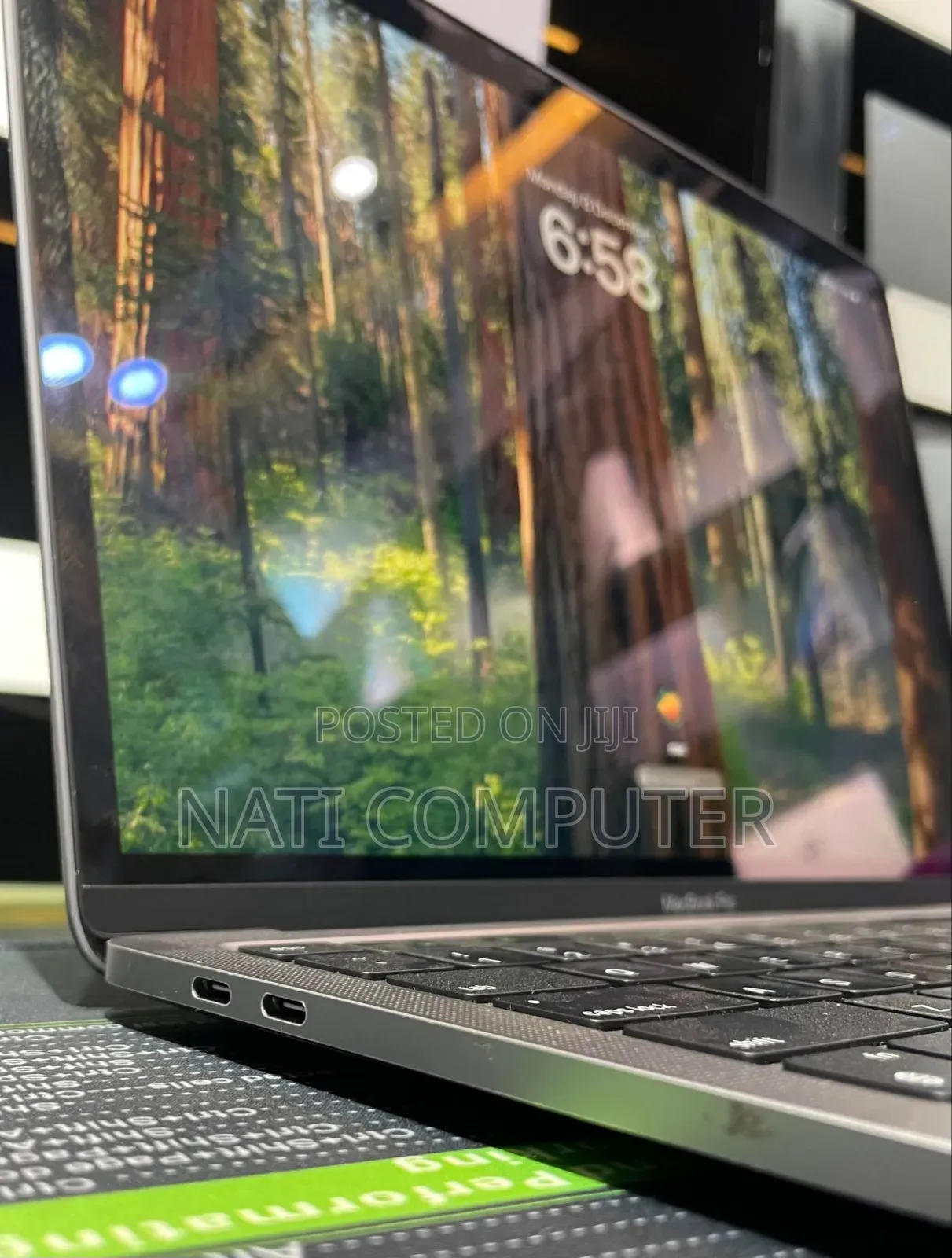 New Laptop Apple MacBook Pro 2022 M2 16GB Apple M2 SSD 256GB