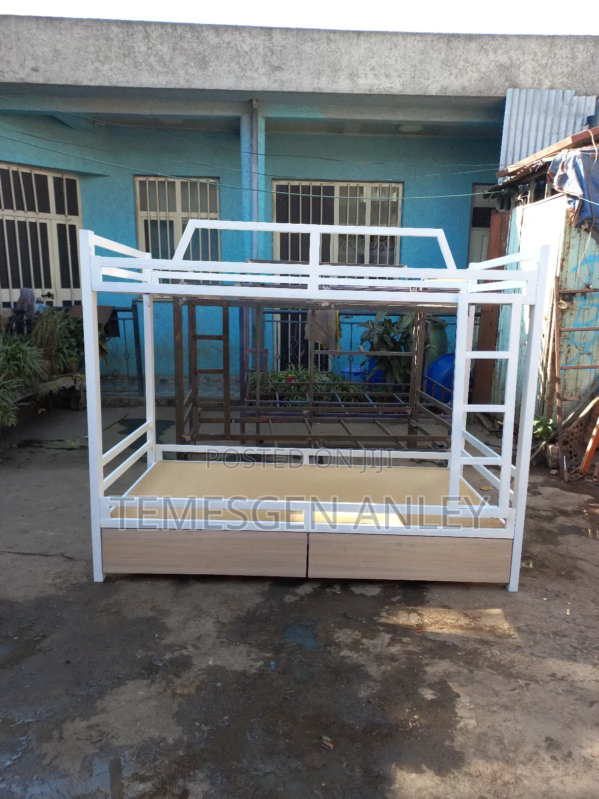 ተደራራቢ ለልጅም ለአዋቂዎች የሚሆን አልጋ