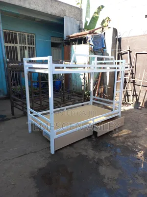 ተደራራቢ ለልጅም ለአዋቂዎች የሚሆን አልጋ