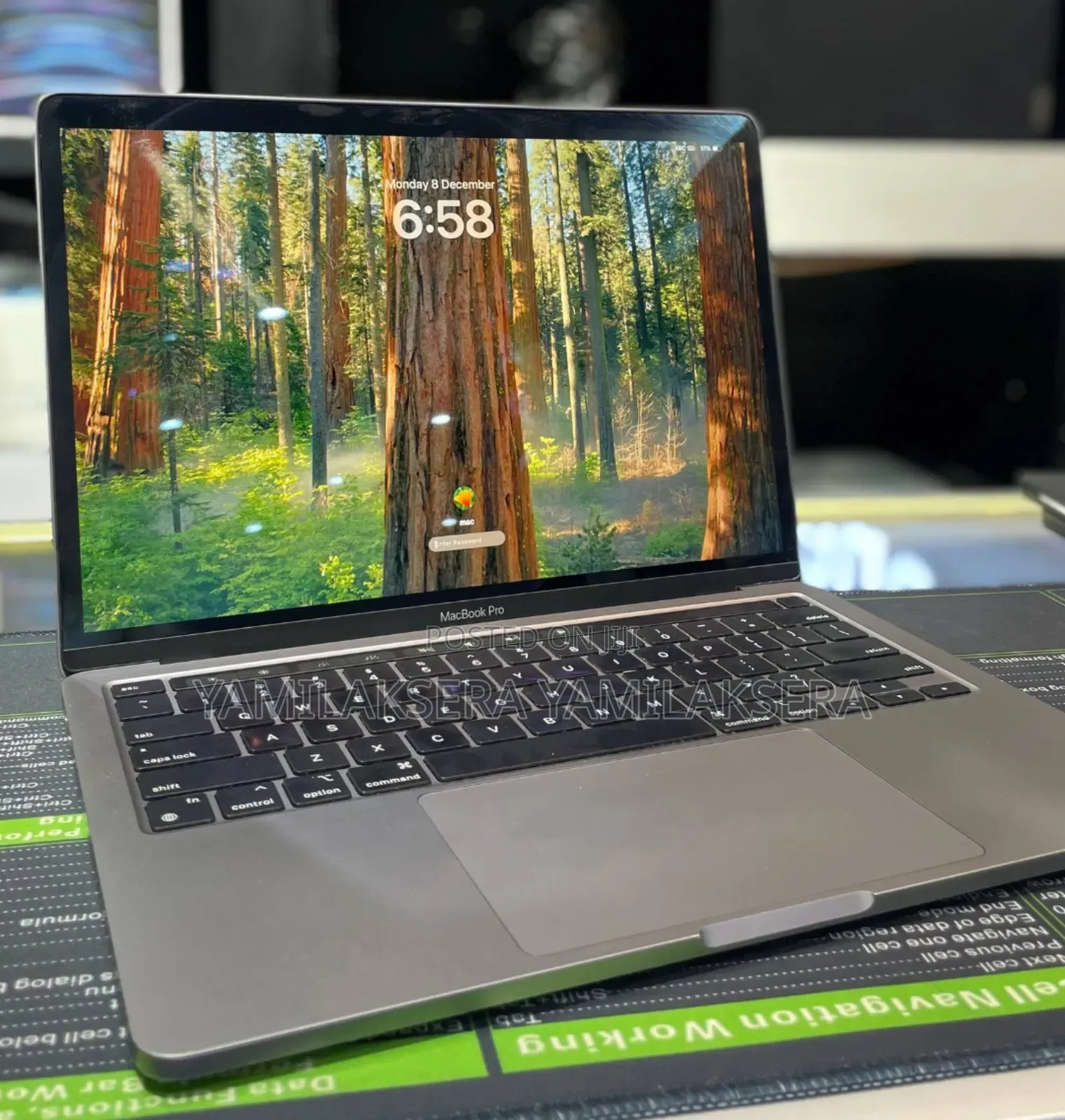 New Laptop Apple MacBook Pro 2022 M2 16GB Apple M2 SSD 256GB