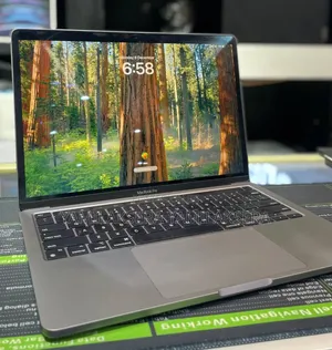 New Laptop Apple MacBook Pro 2022 M2 16GB Apple M2 SSD 256GB