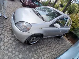 Toyota Yaris 1.5 2000 Silver