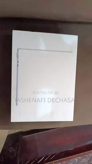 Photo - New Laptop Apple MacBook Air 2025 M4 15-Inch 16GB Apple M4 SSD 512GB