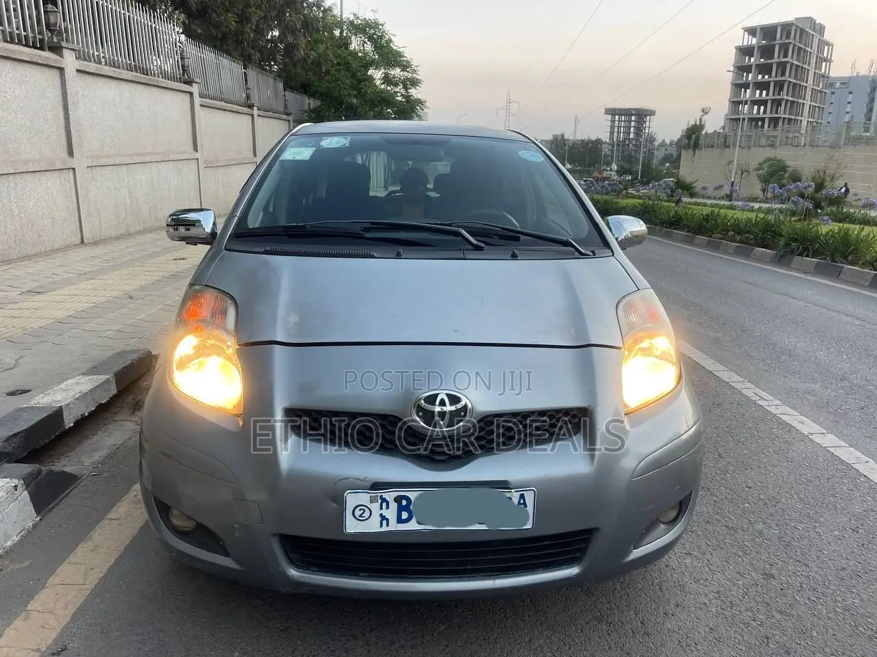 Toyota Yaris Base Hatchback 5dr 2010 Silver