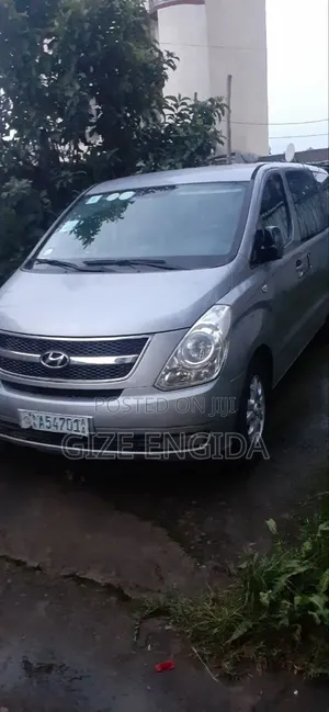Photo - Hyundai Starex 2012 Silver