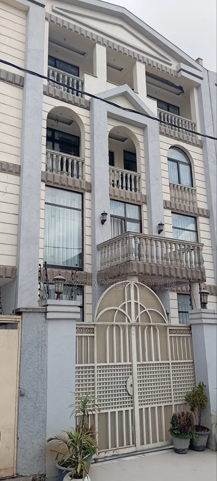 Furnished 7bdrm House in Bole for sale