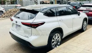 Toyota Highlander Hybrid 2024 White