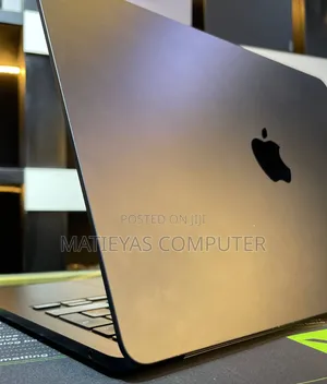 New Laptop Apple MacBook Air 2022 M2 24GB Apple M2 SSD 1T