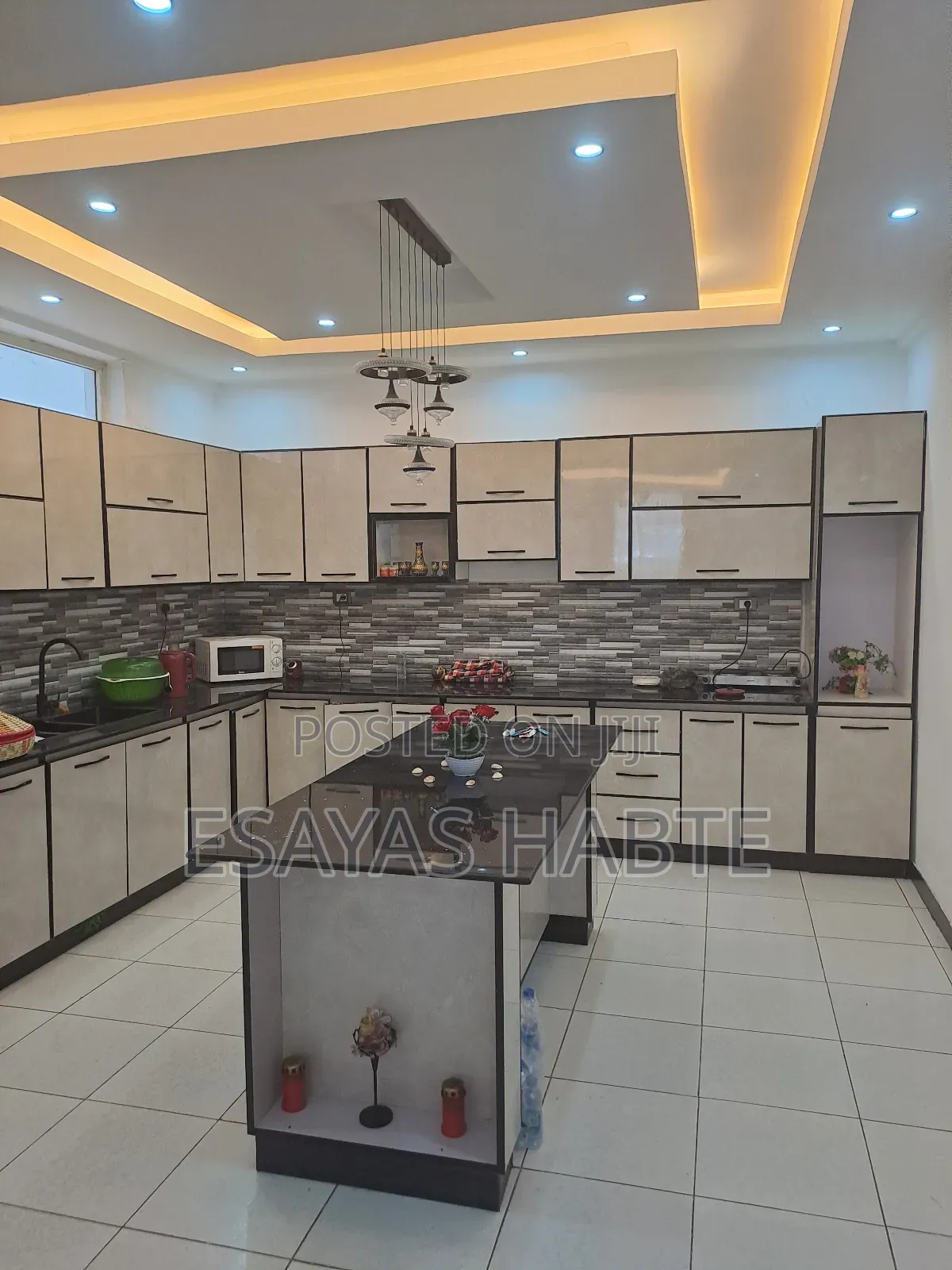 6bdrm Townhouse / Terrace in Bole for rent