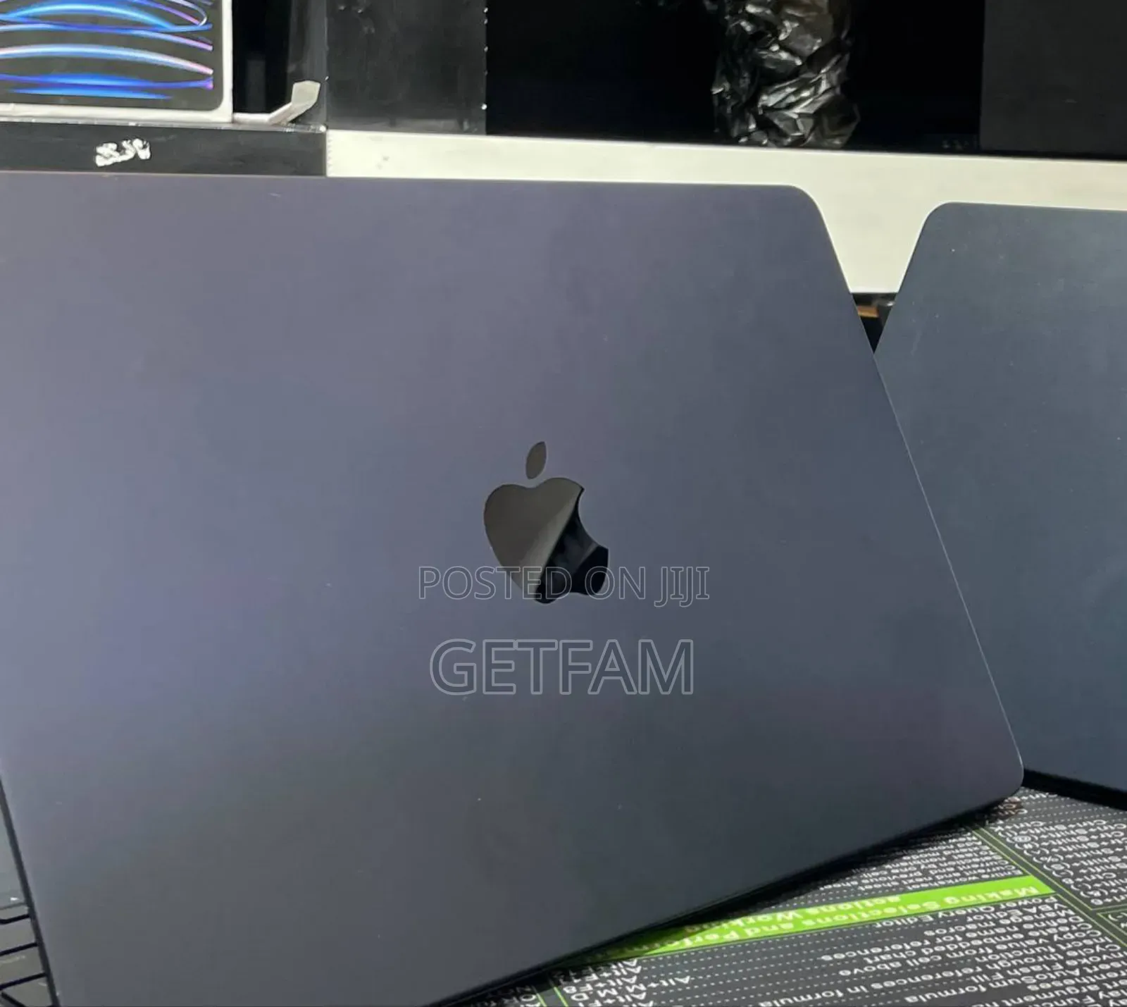 New Apple MacBook Air 2024 M3 13-Inch 8GB Intel Core M3 SSD 256GB