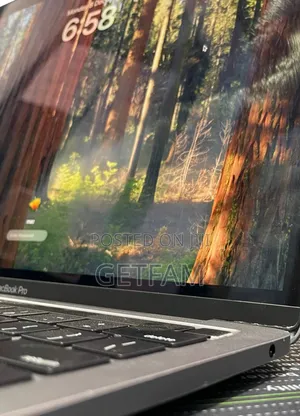 New Laptop Apple MacBook Pro 2022 M2 16GB Apple M2 SSD 256GB