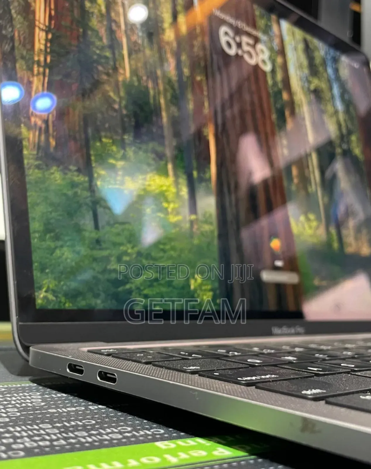 New Laptop Apple MacBook Pro 2022 M2 16GB Apple M2 SSD 256GB