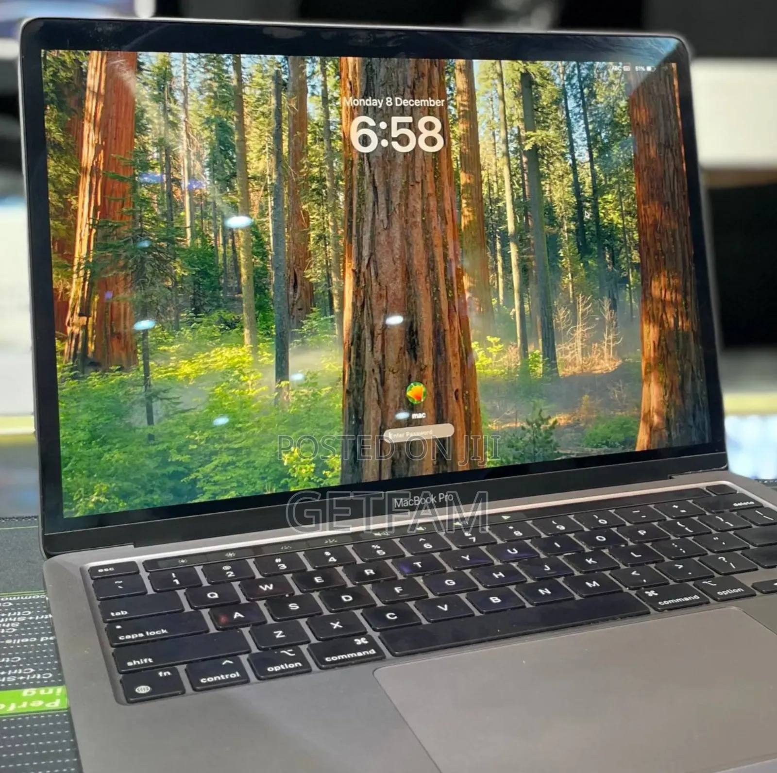 New Laptop Apple MacBook Pro 2022 M2 16GB Apple M2 SSD 256GB