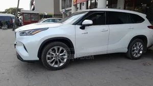 Toyota Highlander Hybrid 2023 White