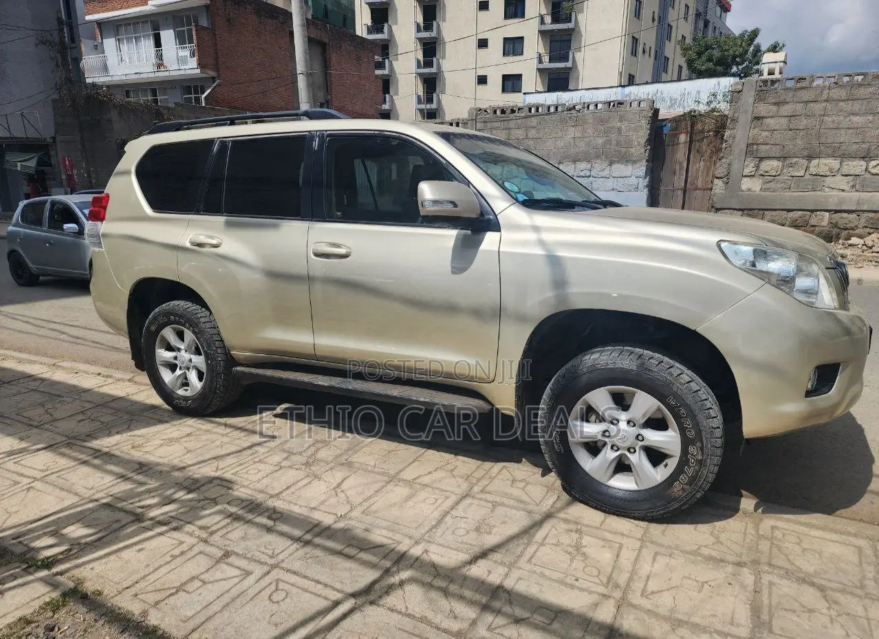 Toyota Land Cruiser Prado 2011 Gold
