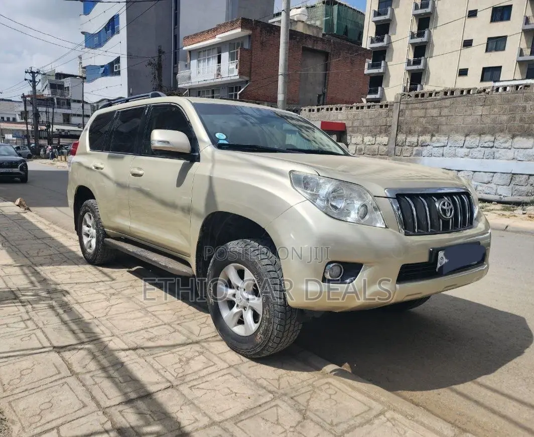 Toyota Land Cruiser Prado 2011 Gold