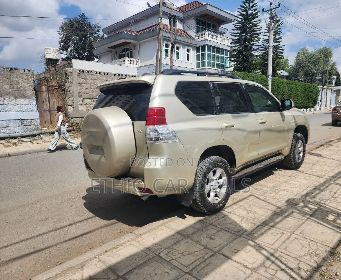 Toyota Land Cruiser Prado 2011 Gold