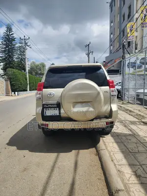 Toyota Land Cruiser Prado 2011 Gold