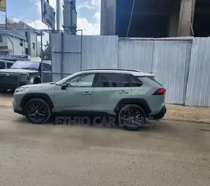 Toyota RAV4 XLE Premium 2022 Green