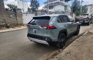 Toyota RAV4 XLE Premium 2022 Green