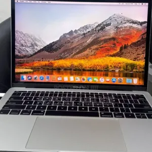 Photo - New Laptop Apple MacBook Pro 2017 8GB Intel Core I7 SSD 128GB