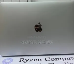 New Laptop Apple MacBook Pro 2017 8GB Intel Core I7 SSD 128GB