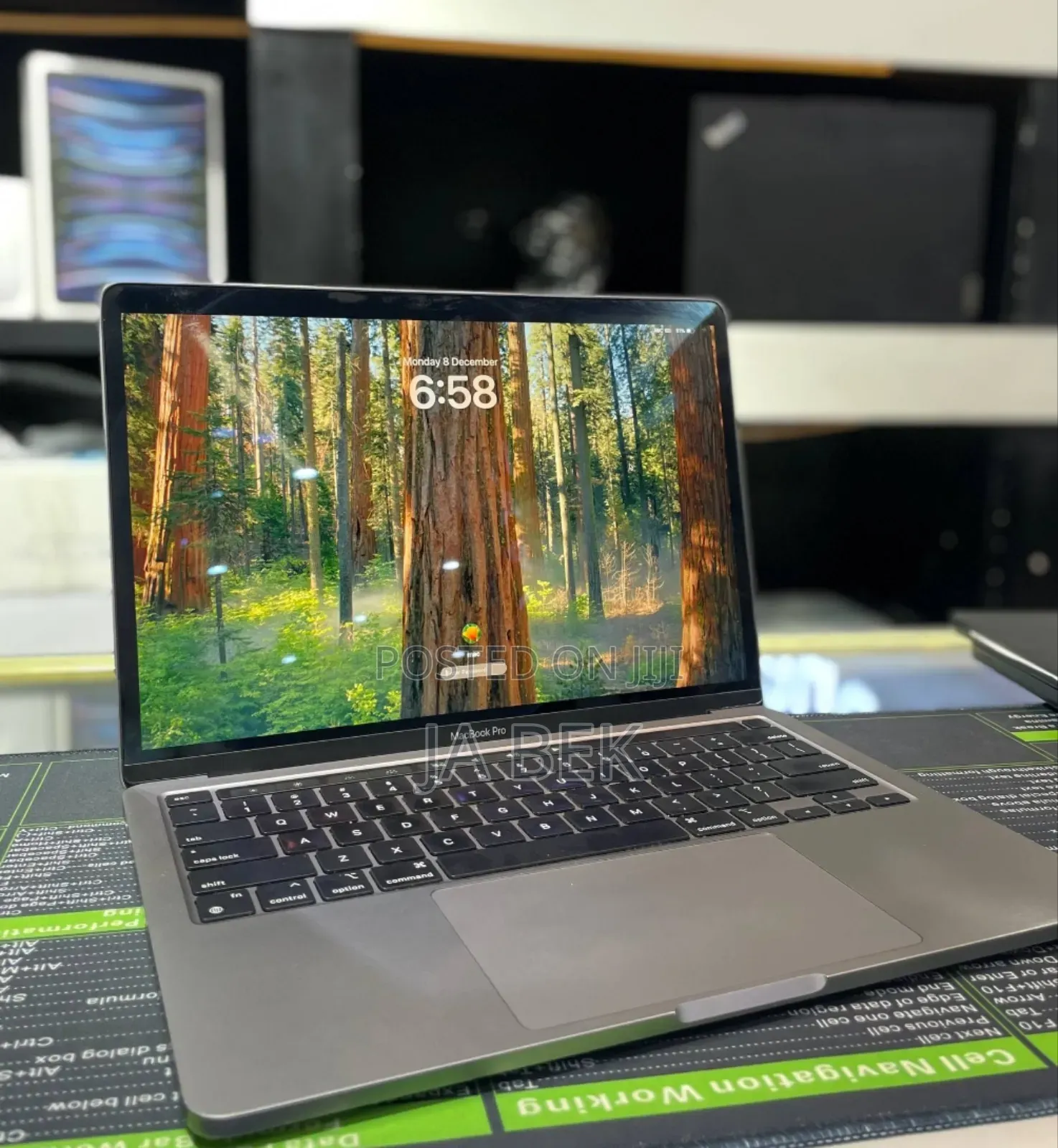 New Laptop Apple MacBook Pro 2023 M2 16GB Apple M2 SSD 256GB