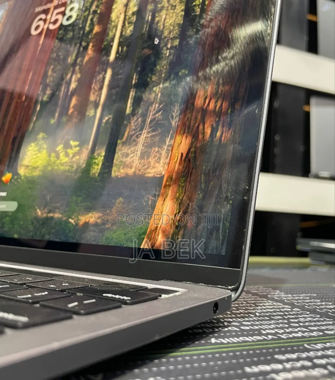 New Laptop Apple MacBook Pro 2023 M2 16GB Apple M2 SSD 256GB