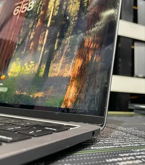 New Laptop Apple MacBook Pro 2023 M2 16GB Apple M2 SSD 256GB