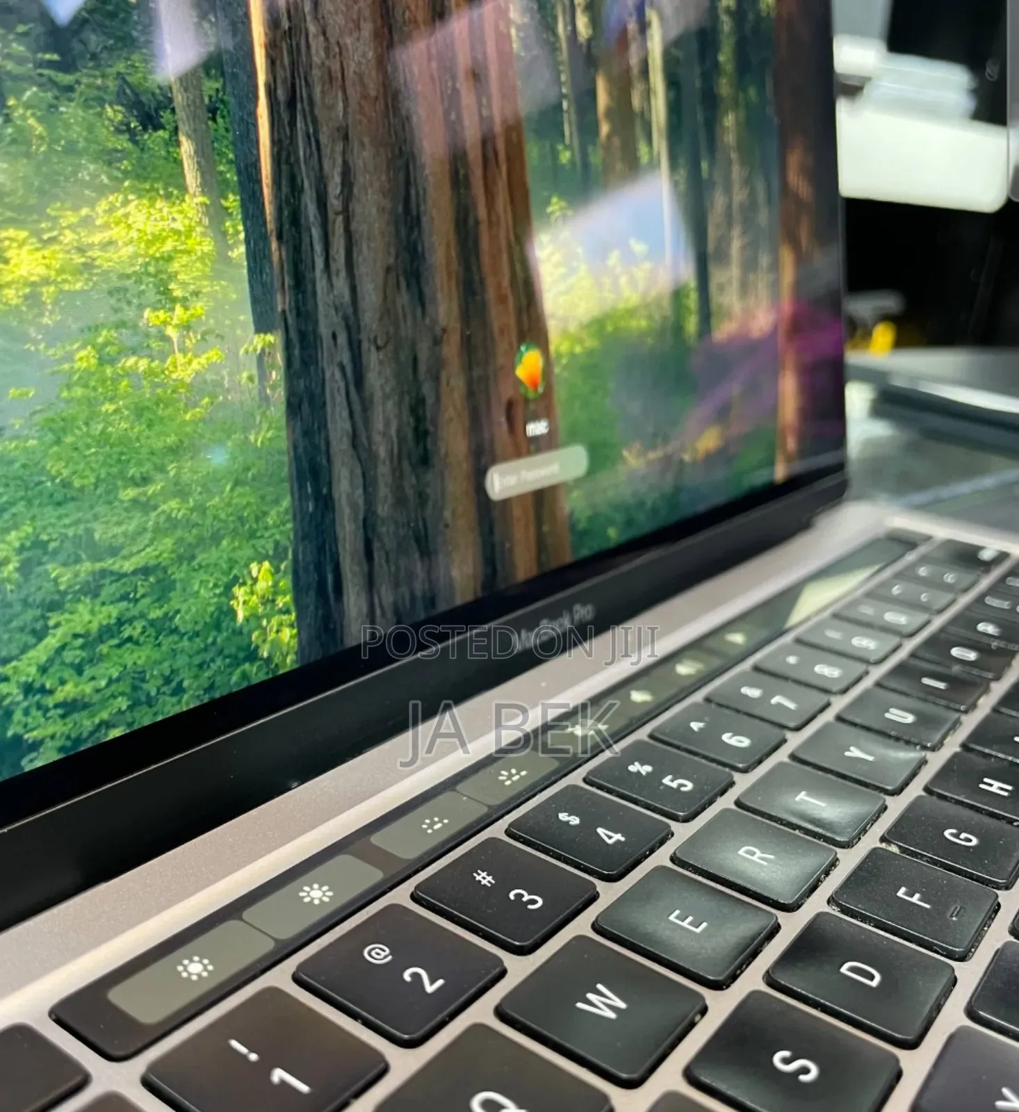 New Laptop Apple MacBook Pro 2023 M2 16GB Apple M2 SSD 256GB