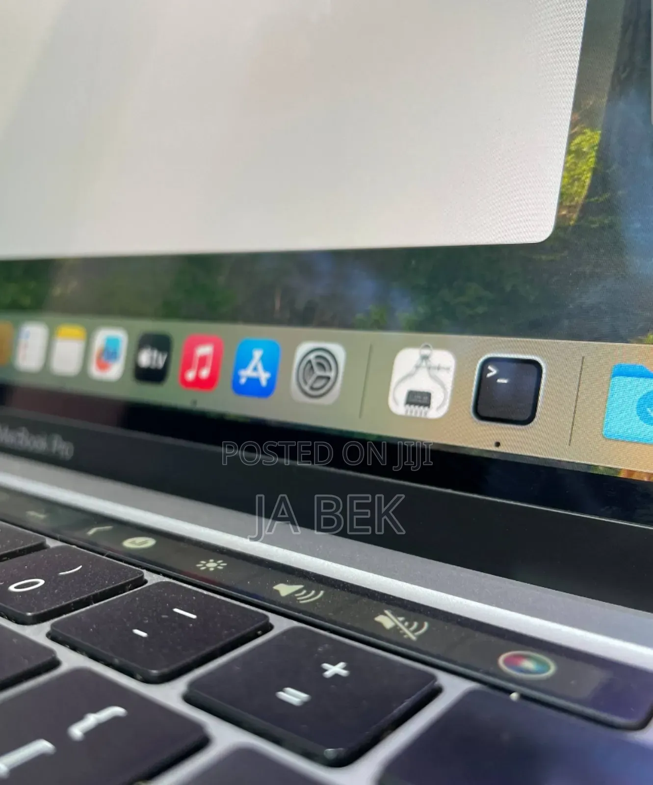 New Laptop Apple MacBook Pro 2023 M2 16GB Apple M2 SSD 256GB