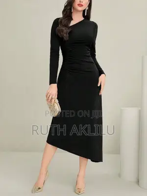 Photo - Elegant Asymmetric Neck Ruched Dress