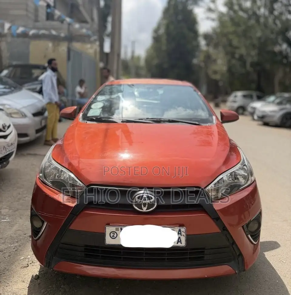 Toyota Yaris SE Hatchback 5dr 2015 Orange