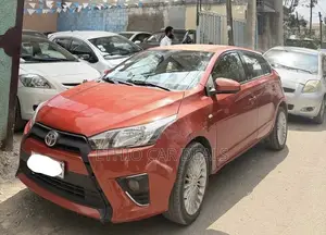 Toyota Yaris SE Hatchback 5dr 2015 Orange