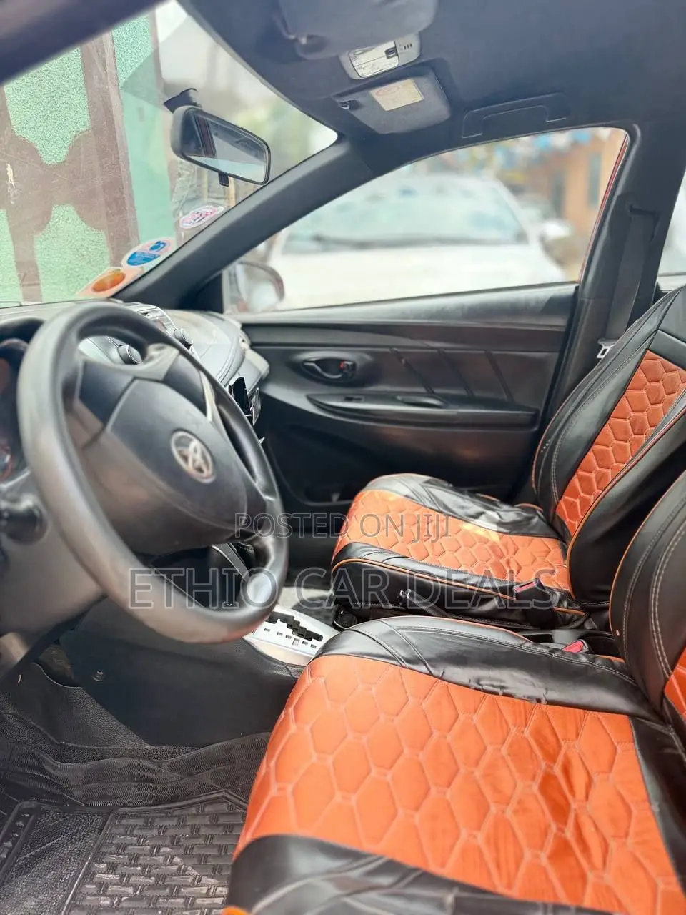Toyota Yaris SE Hatchback 5dr 2015 Orange