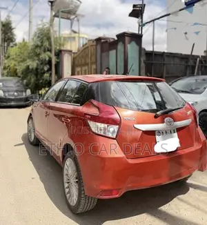 Toyota Yaris SE Hatchback 5dr 2015 Orange