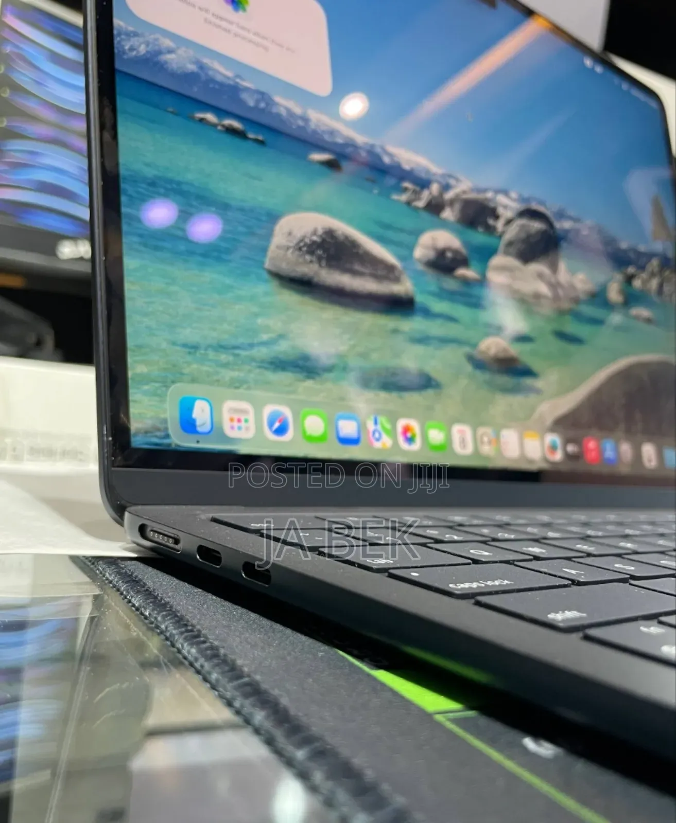 New Laptop Apple MacBook Air 2024 M3 13-Inch 8GB Apple M3 SSD 256GB