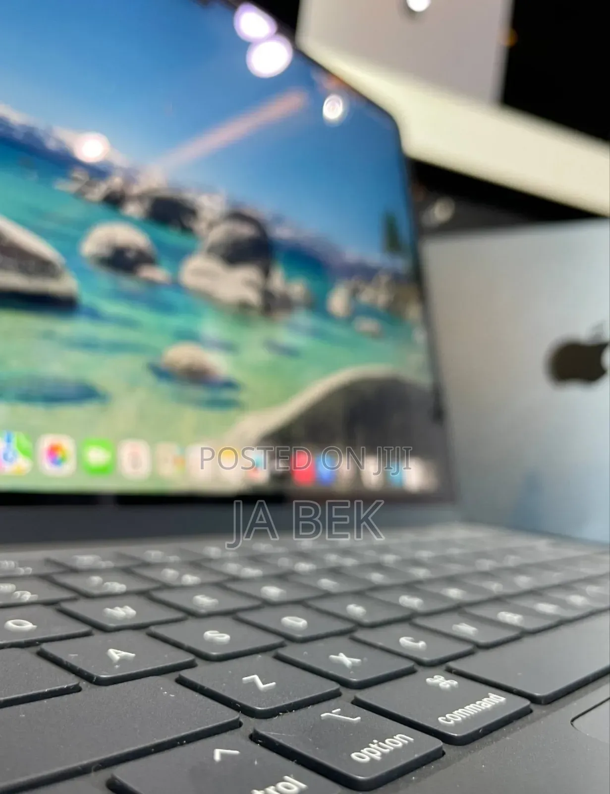 New Laptop Apple MacBook Air 2024 M3 13-Inch 8GB Apple M3 SSD 256GB