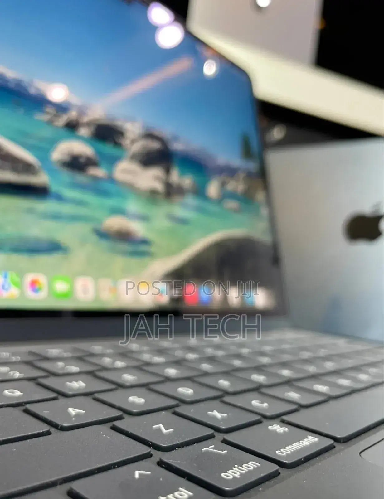 New Laptop Apple MacBook Air 2024 M3 13-Inch 8GB Apple M3 SSD 256GB