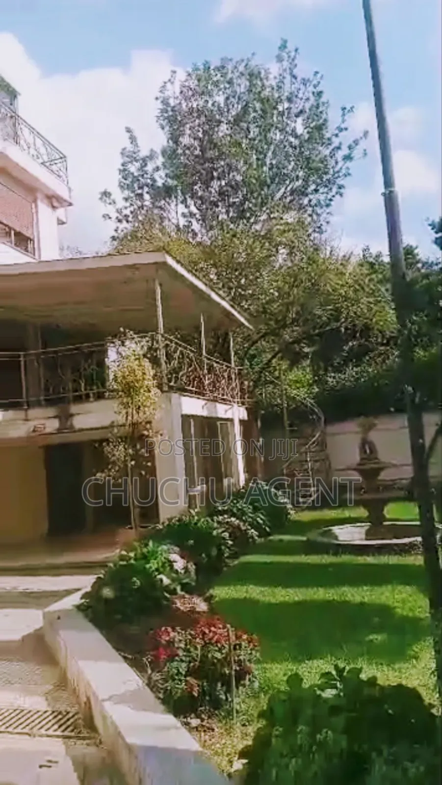 14bdrm Townhouse / Terrace in Bole for rent