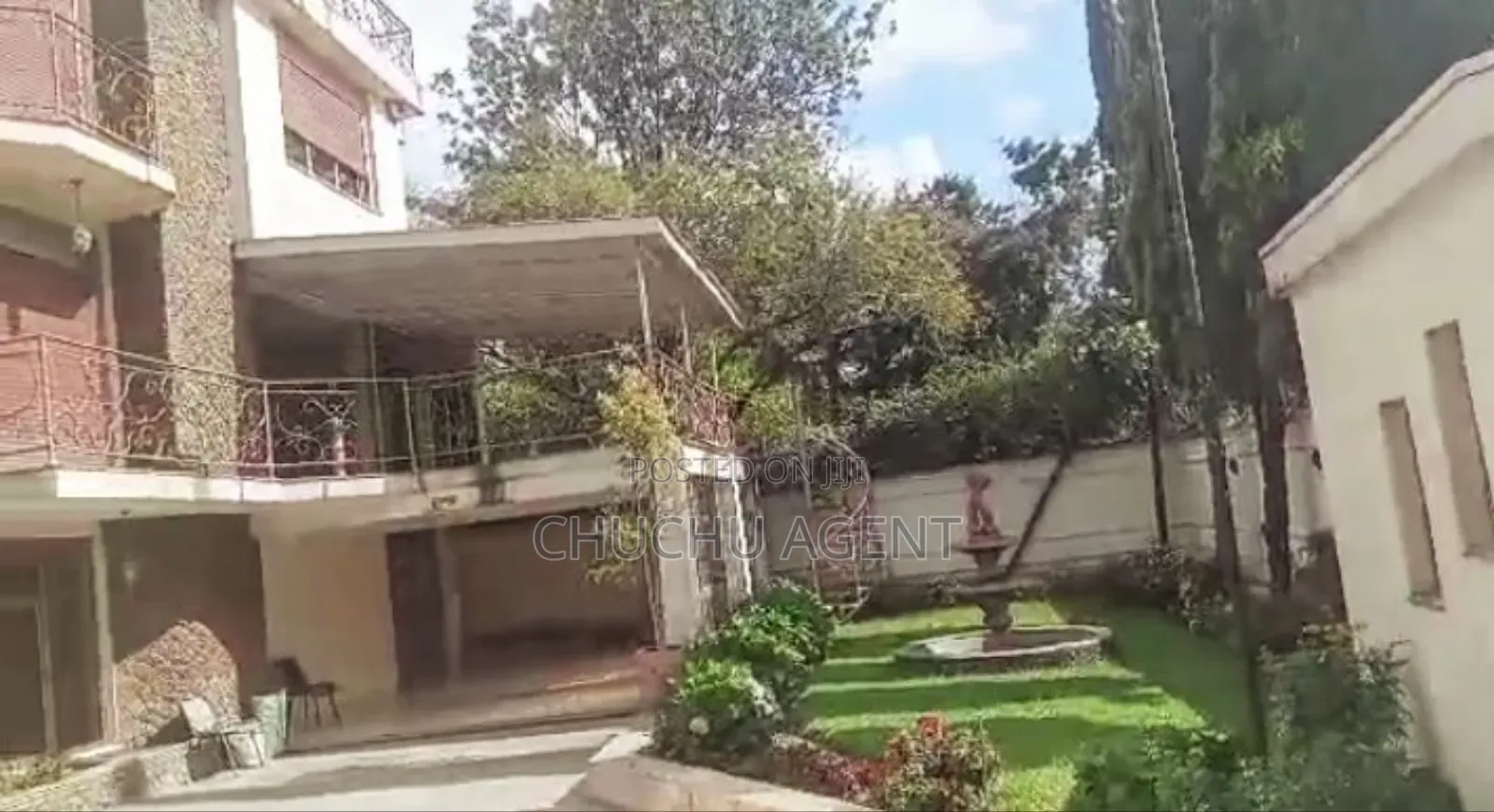 14bdrm Townhouse / Terrace in Bole for rent