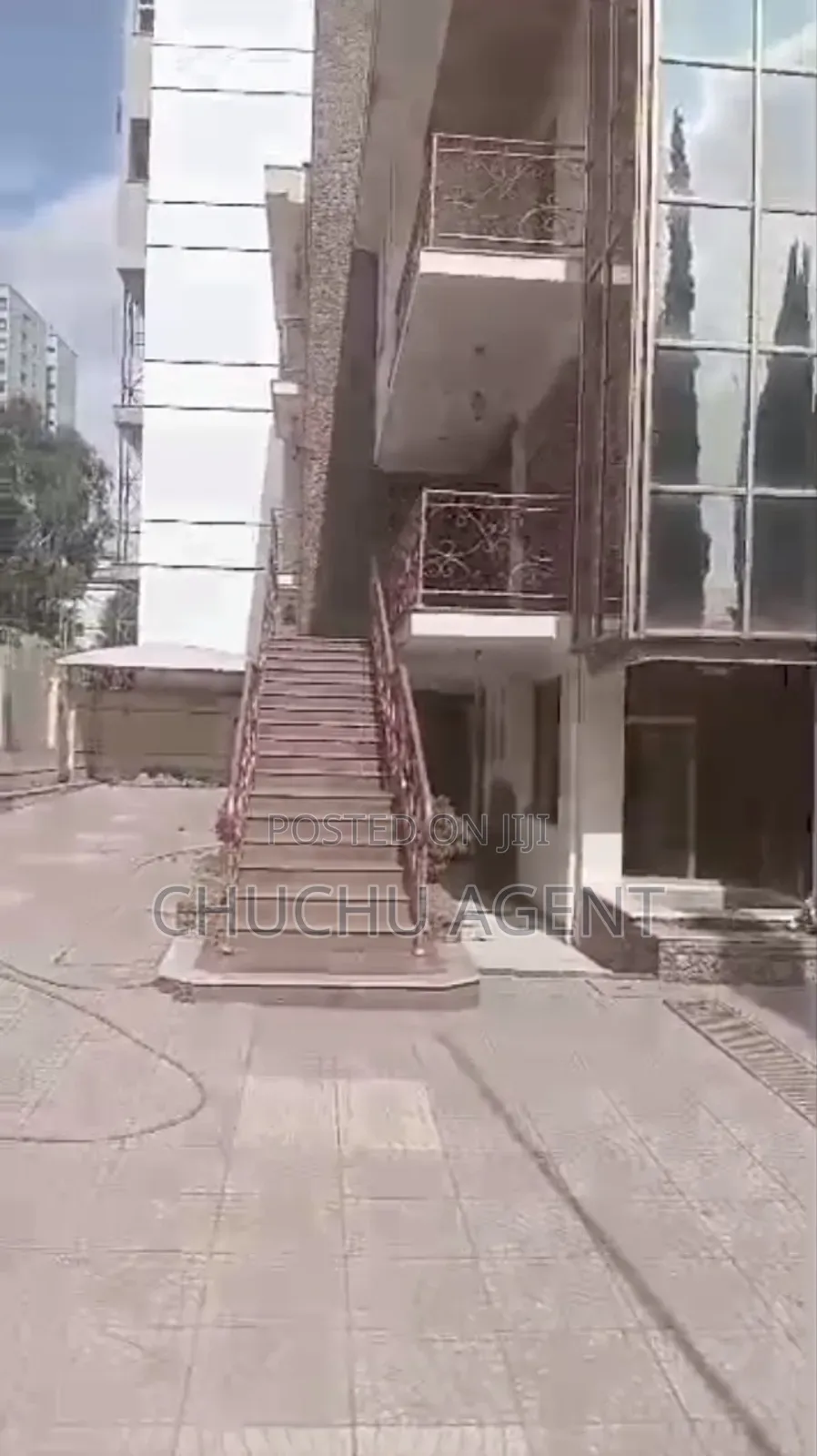 14bdrm Townhouse / Terrace in Bole for rent