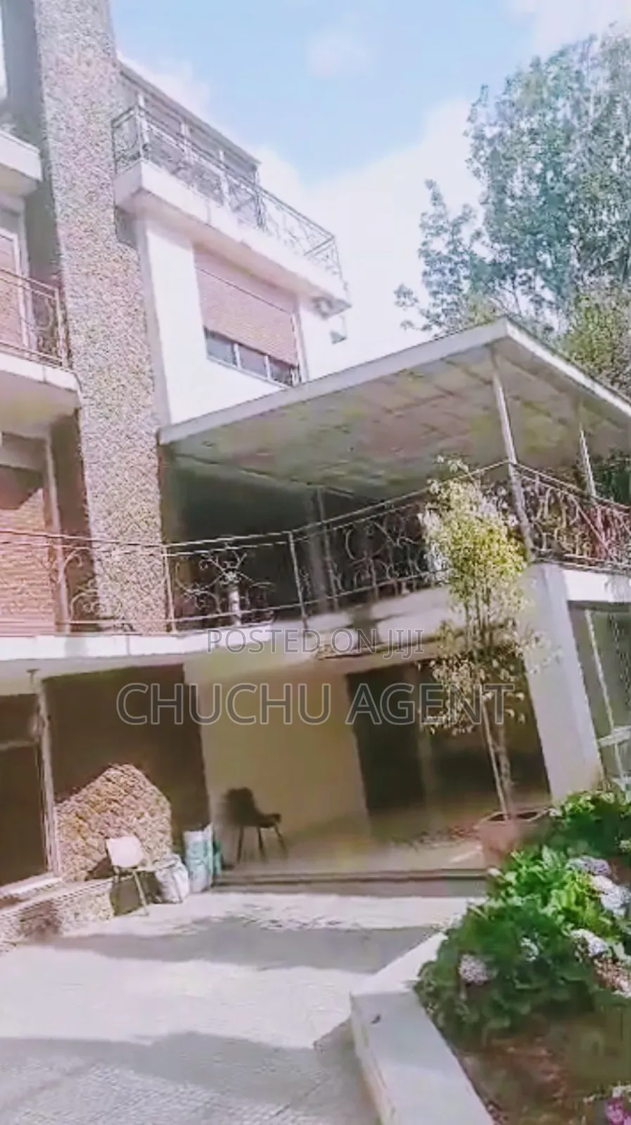 14bdrm Townhouse / Terrace in Bole for rent