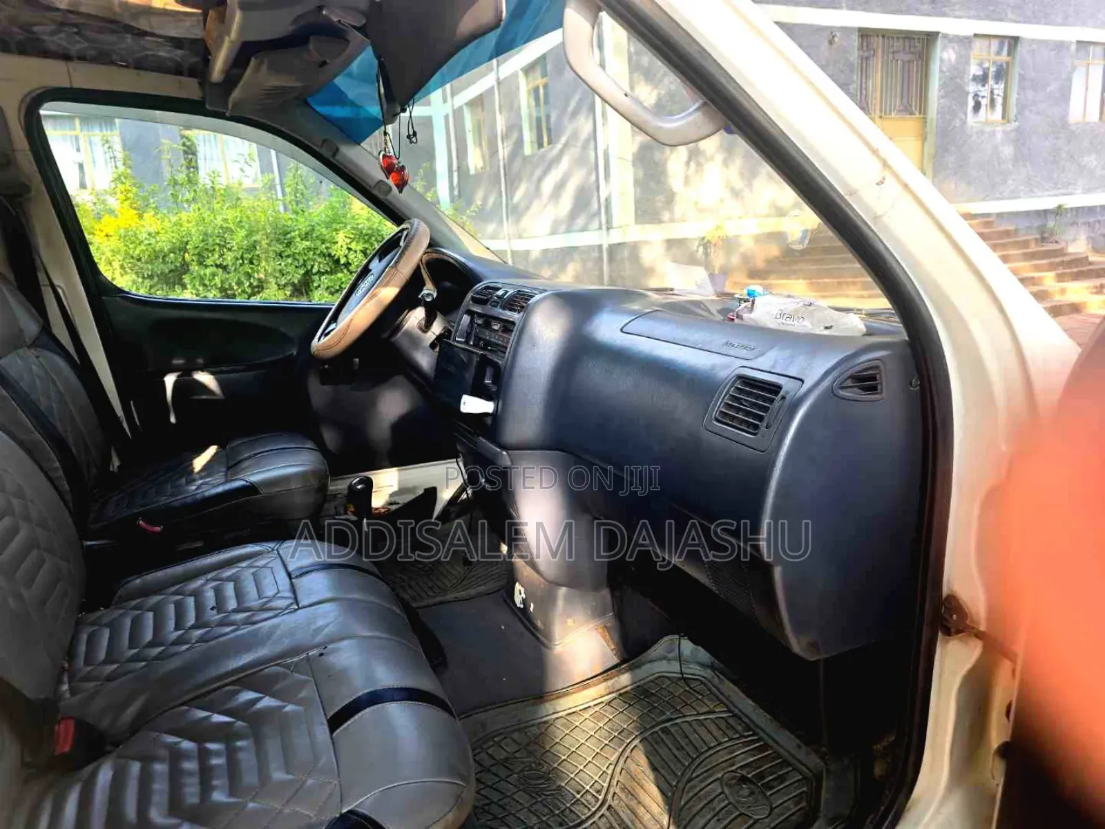 Toyota HiAce 2006 White