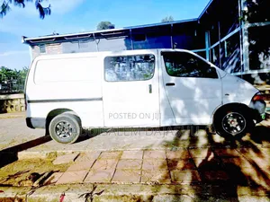 Toyota HiAce 2006 White