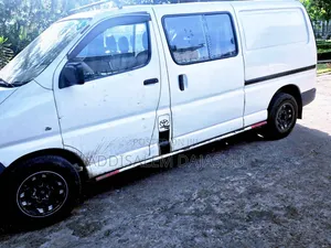 Toyota HiAce 2006 White